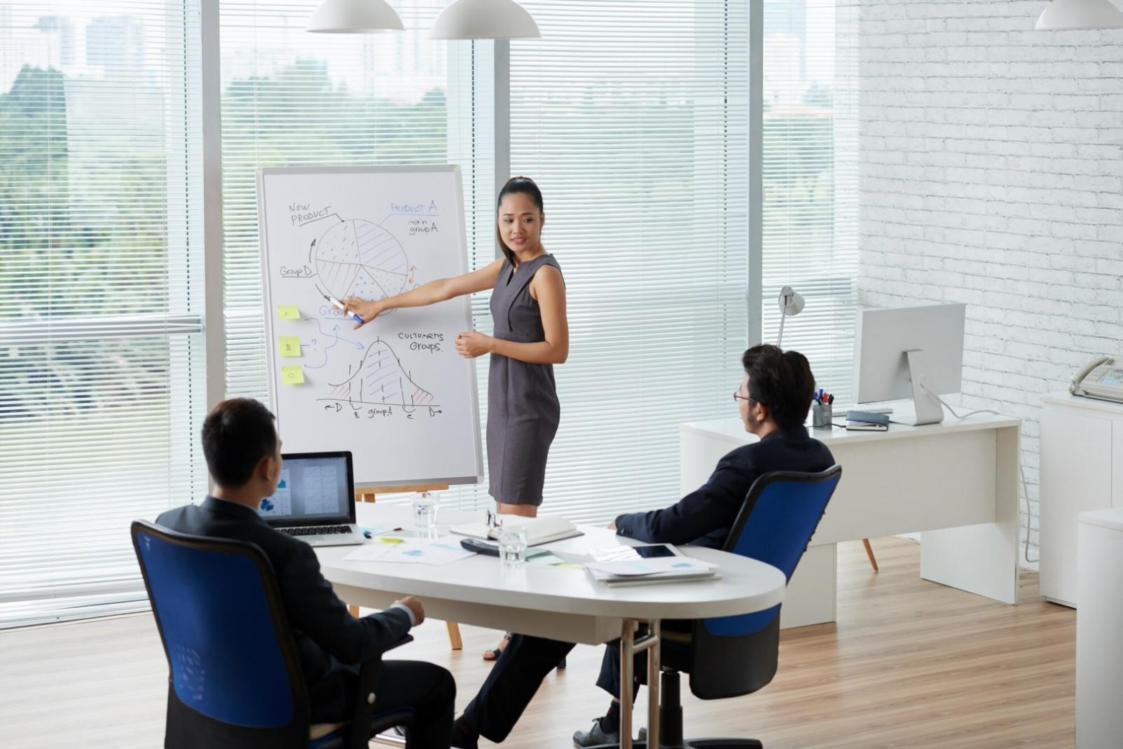 Session de formation budgétaire avec tableaux financiers